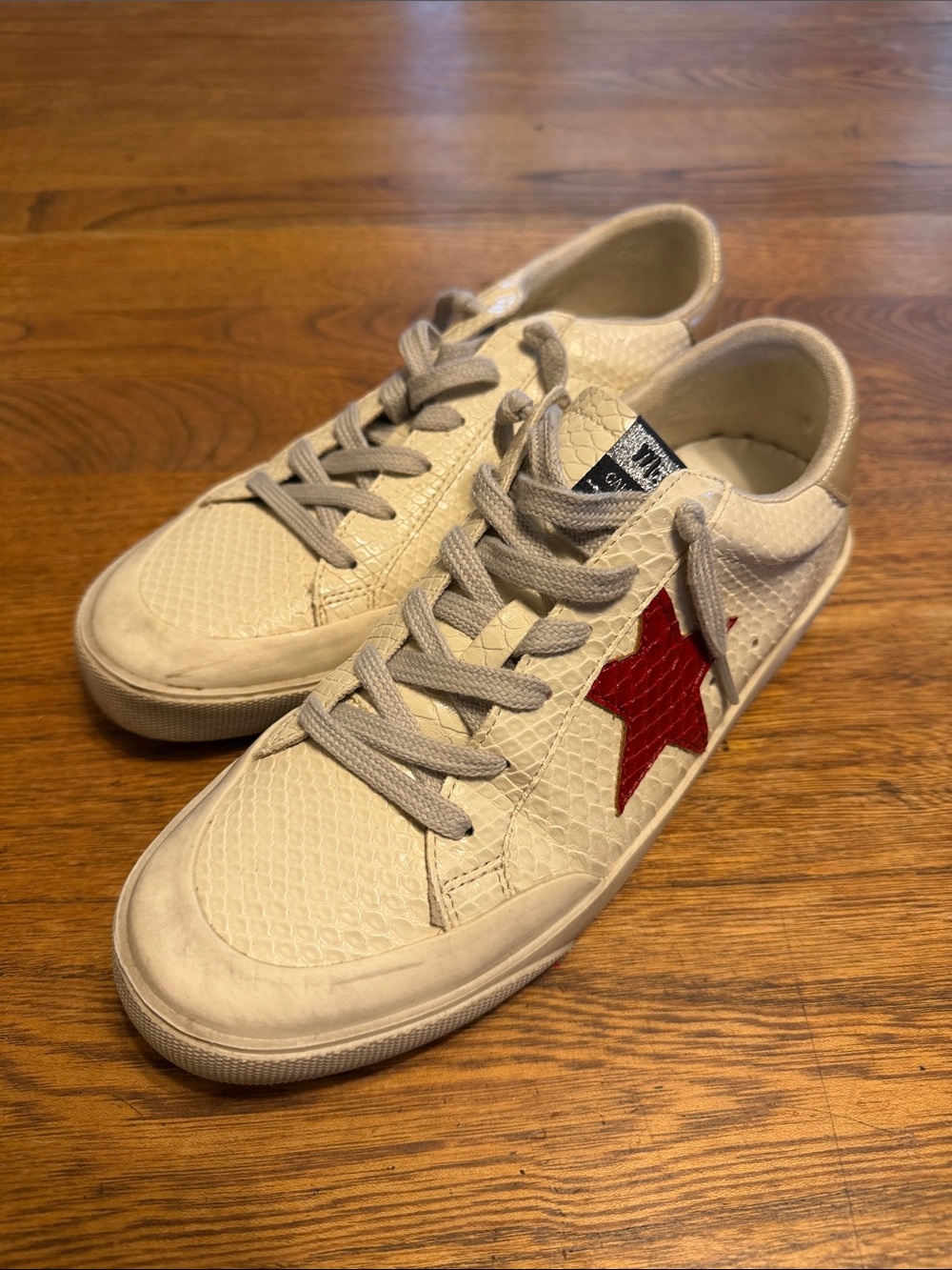 Mi.iM Cream Sneakers with Red Star Accent
